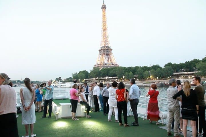Sing the Seine in Paris