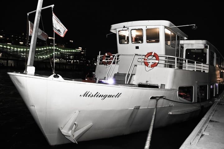 Dinner cruise, Eiffel Tower fireworks and live music