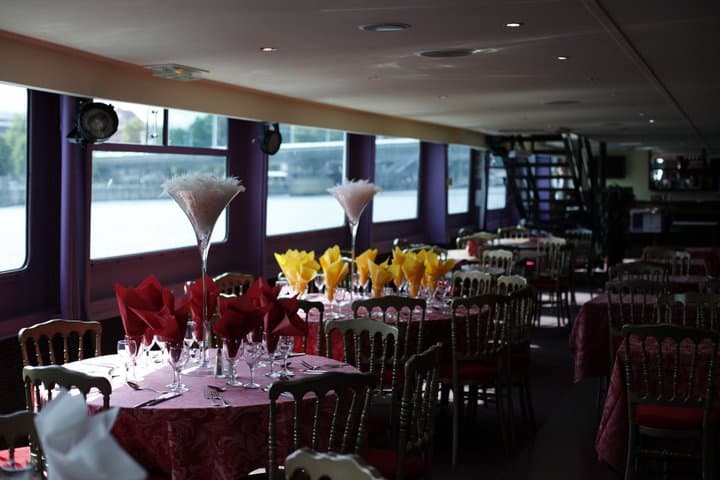 Dinner cruise, Eiffel Tower fireworks and live music