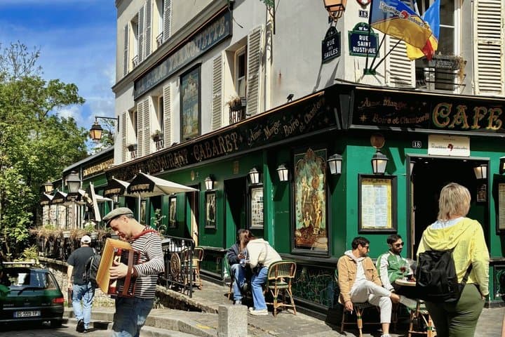 Paris: Montmartre Art Walk with a Bakery Tasting
