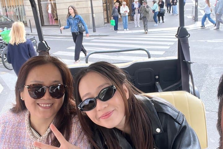 Private Chic Cart Experience in C'est La Vie Paris
