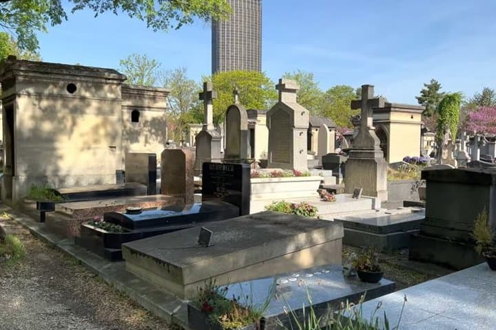 Paris: Celebrity Graves Tour – Montparnasse & Père Lachaise