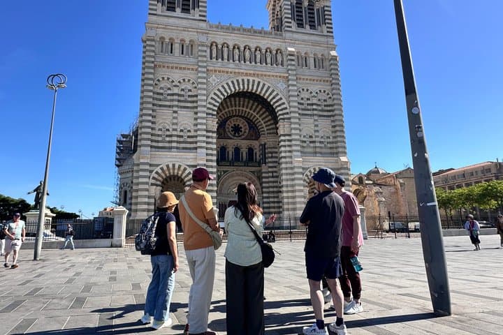 Marseille Street Food and Guided Sightseeing Walk