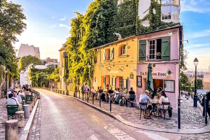 :Montmartre Semi-Private Walking Tour with Wine & Cheese Tasting