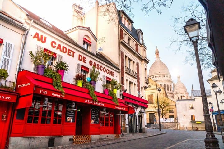 :Montmartre Semi-Private Walking Tour with Wine & Cheese Tasting