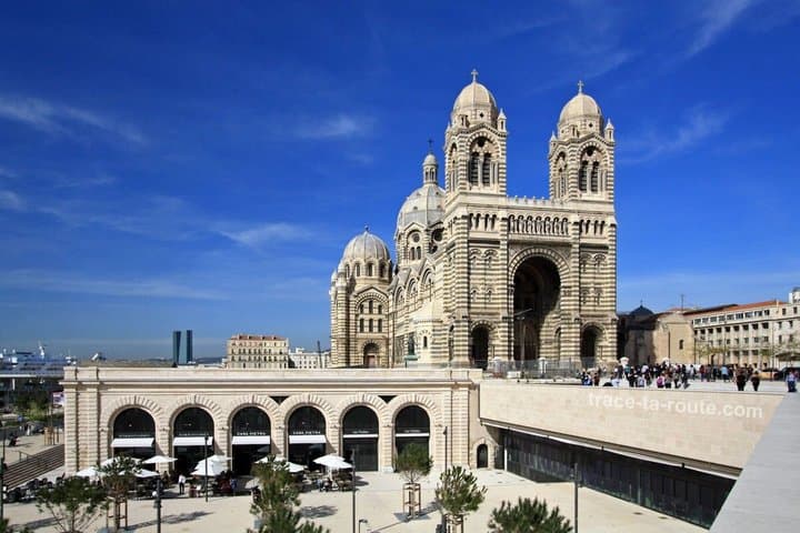 Scenic Drive in Marseille with a Private Driver
