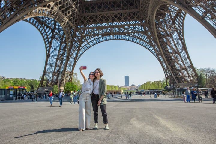 Eiffel Tower Guided Tour up to Summit with a Private Guide