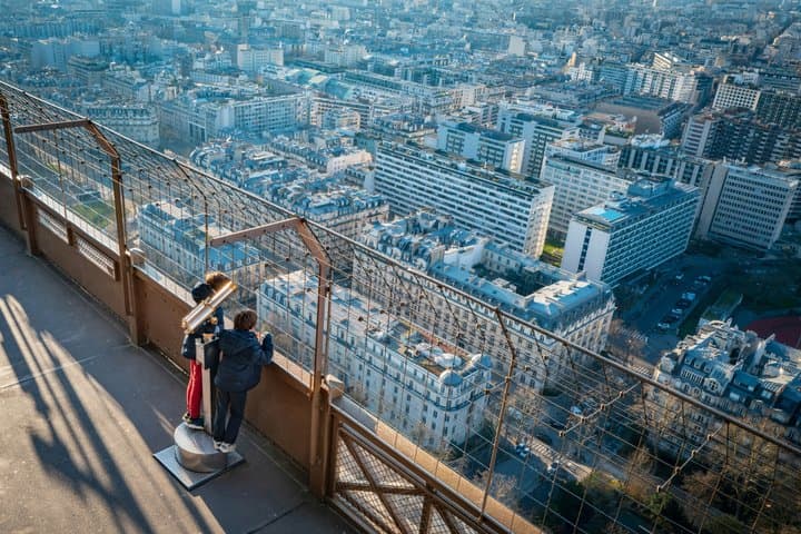 Eiffel Tower Guided Tour up to Summit with a Private Guide