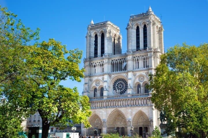 Paris Notre Dame Tour with Macaron, Crypte or Cruise Options