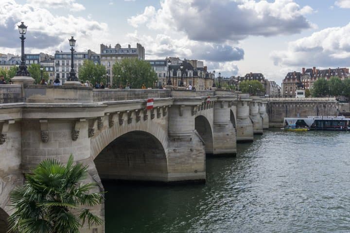 History Walking Tour in the heart of Paris, along the Seine