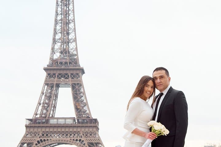 Paris Eiffel Tower Photo Shoots & Surprise Proposals