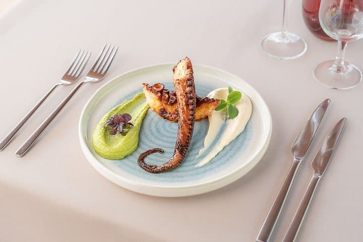 Bateaux Mouches® Valentine's Day Special Dinner Cruise in Paris
