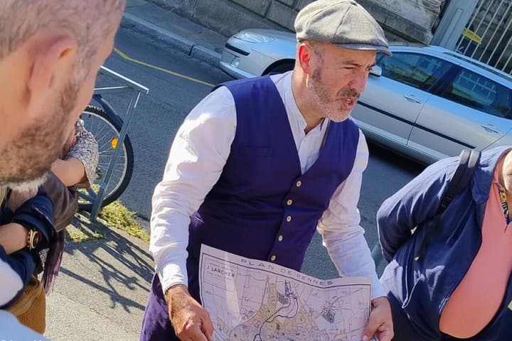 Unusual guided tour of Rennes immersed in 1944