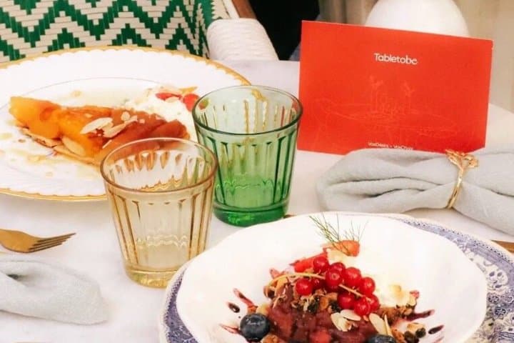 Romantic Terrace Experience and Gift near Parc Monceau