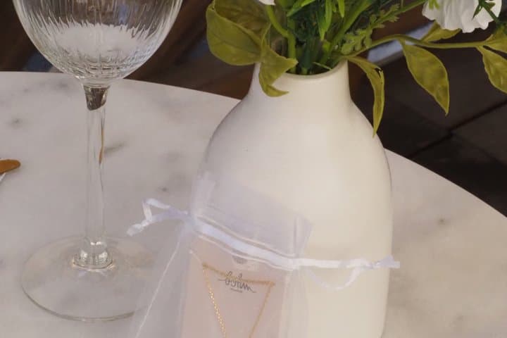 Romantic Terrace Experience and Gift near Parc Monceau