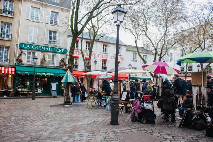 :Montmartre Semi-Private Walking Tour with Wine & Cheese Tasting