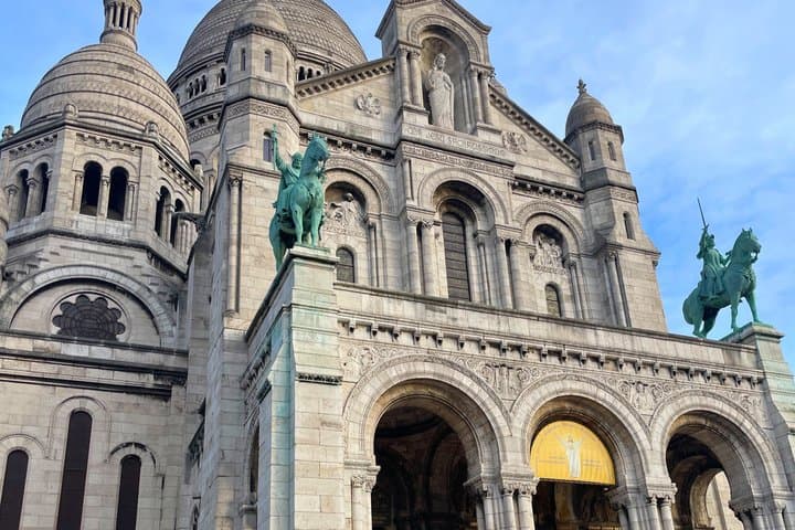 Montmartre Walking Tour With a Local