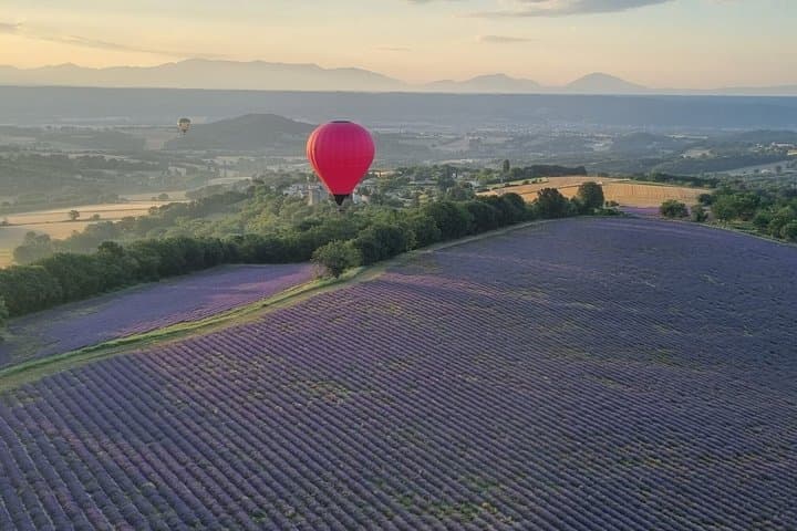 Hot air balloon flight near Aix en Provence