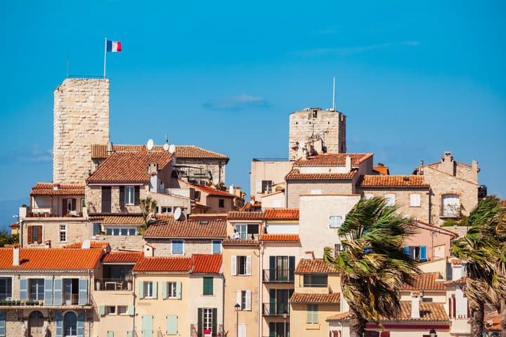 Hello Antibes: Private 2-Hour Intro City Walk with Local Guide