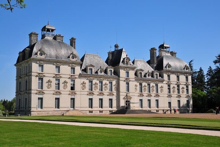 Private Chauffeur Service from Paris to Loire Valley Castles