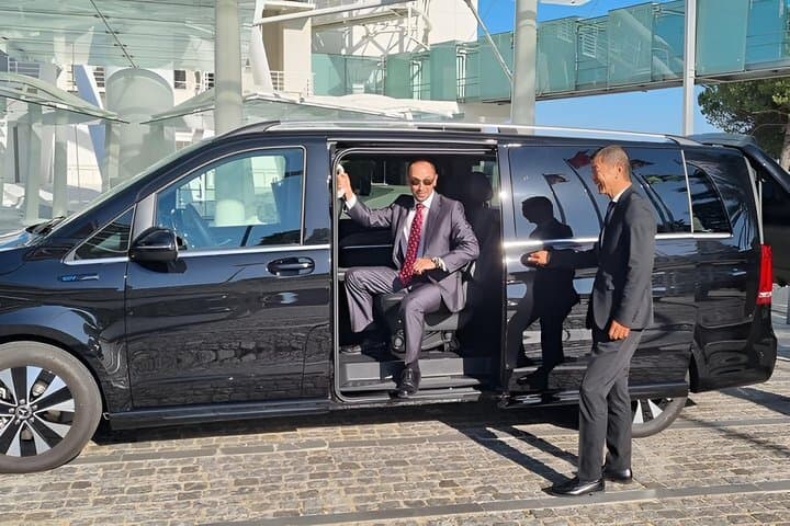 Lyon Airport Private Transfer to and from City Center