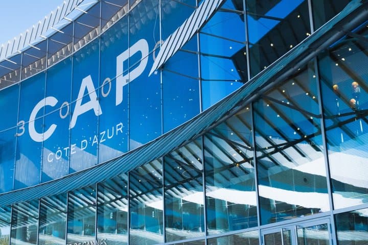 VIP Lounge Access and Premium Shopping at CAP3000