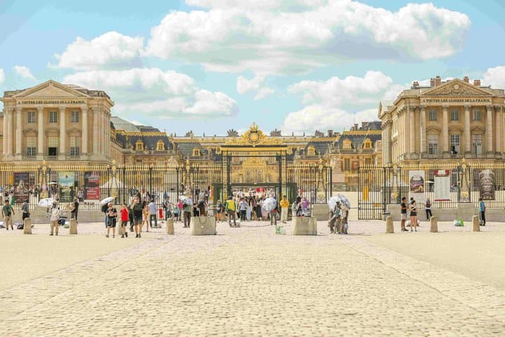 Versailles Palace, Gardens Tour with Private Transfers from Paris