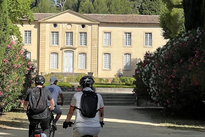 Montpellier Guided Tour Source of the Avy by Electric Bike