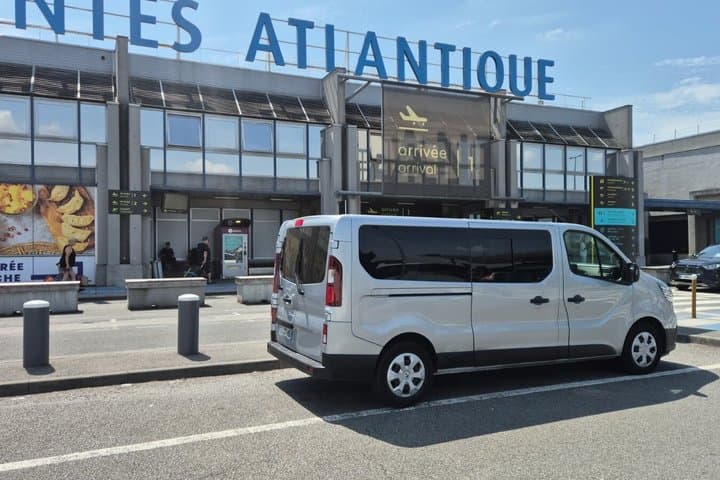 Nantes Airport Transfer to Private Luxury Transport