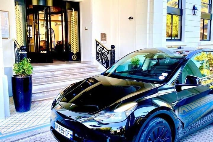 Nantes Airport Transfer to Private Luxury Transport