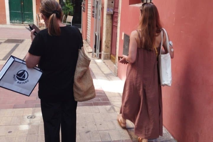 Semi-guided tour of Old Nice with treasure hunt