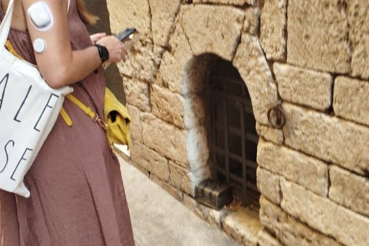 Semi-guided tour of Old Nice with treasure hunt