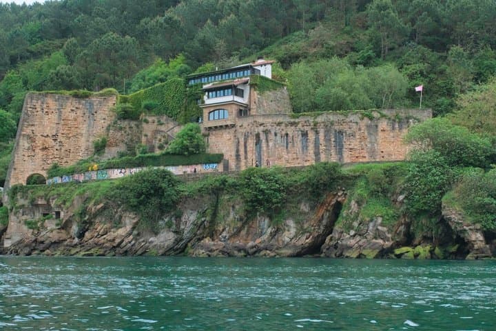Pasaia expedition discovering the Spanish fjord by boat