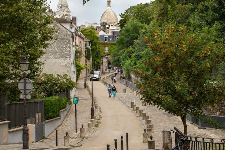 Paris Montmartre Walking Tour Sacré-Cœur, Artists and Hidden Gems