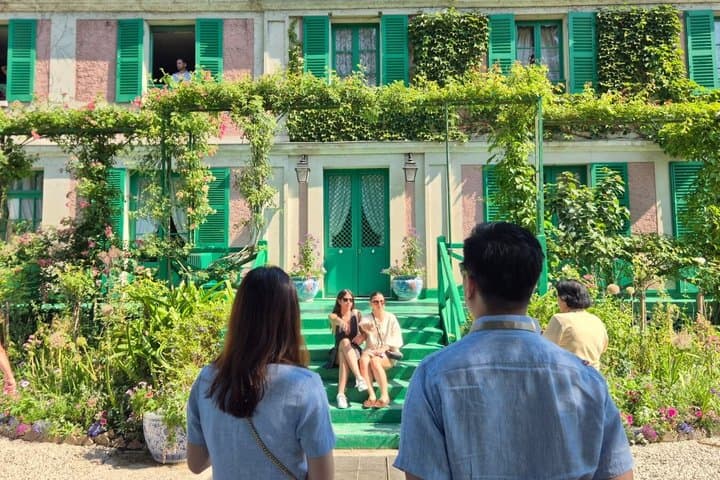 Paris to Giverny Half Day Trip Monet's House & Gardens by Minivan