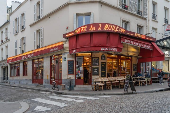 Guided Tour of Montmartre with Cheese and Wine Tasting