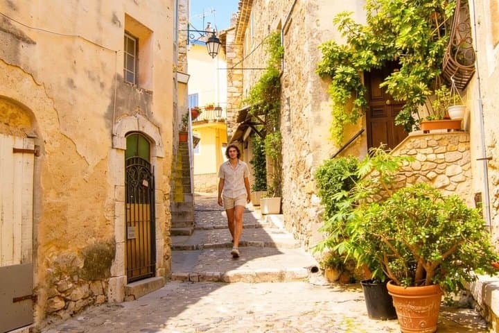 Hello Menton: Private 2-Hour Intro City Walk with Local Guide