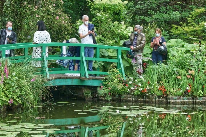 Private Luxury Giverny and Monet Gardens Experience from Paris