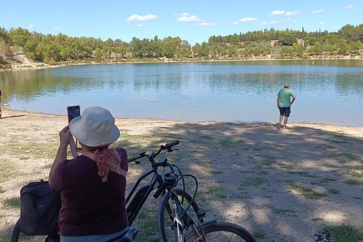 Montpellier Nature-Guided Ride to Lake Cres by Electric Bike