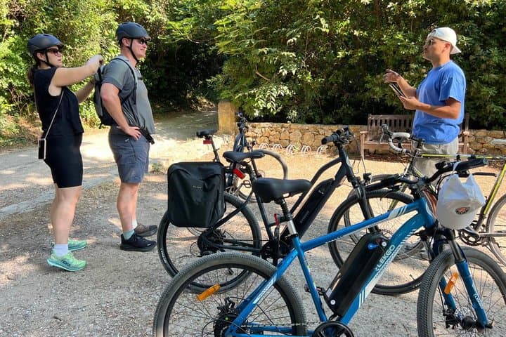 Montpellier Nature-Guided Ride to Lake Cres by Electric Bike