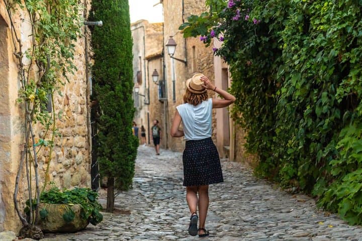 Hello Uzes: Private 2-Hour Intro City Walk with Local Guide