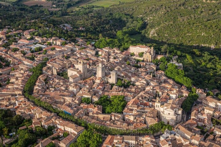 Hello Uzes: Private 2-Hour Intro City Walk with Local Guide