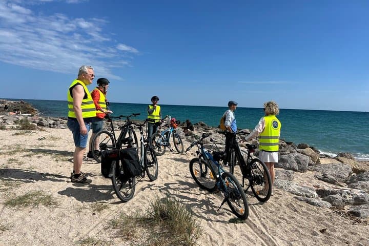 Montpellier Walking Tour by the Sea by Electric Bike