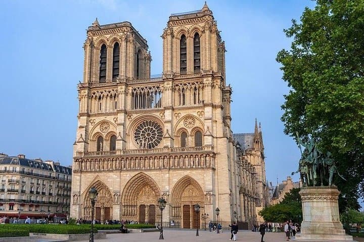 Paris Tour Landmarks Games and Dinosaurs Museum