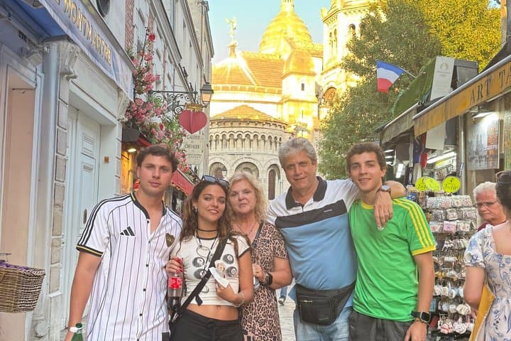 Montmartre Walking Paris Bohemian with Croissant Tasting