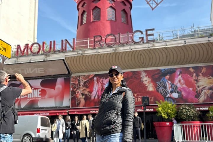 Montmartre Walking Paris Bohemian with Croissant Tasting