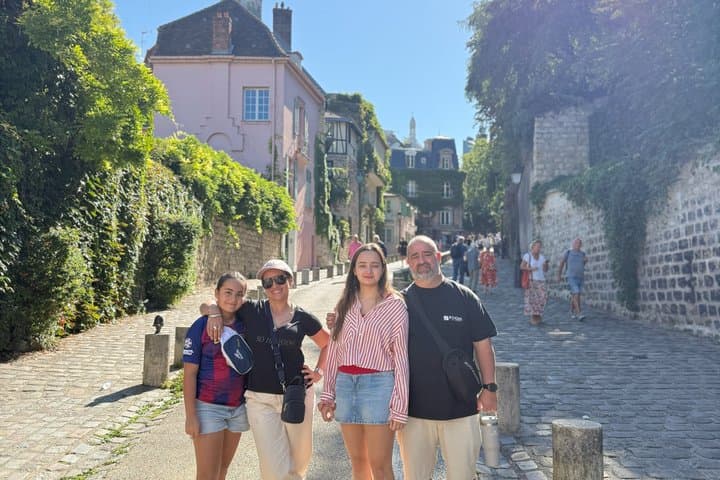 Montmartre Walking Paris Bohemian with Croissant Tasting