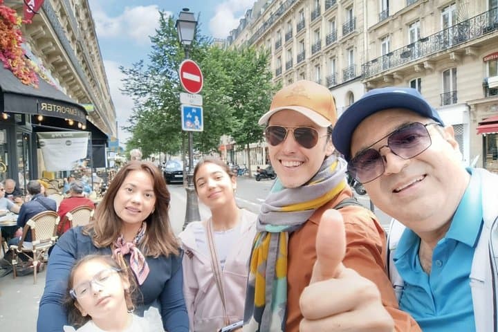 Paris Tour Landmarks Games and Dinosaurs Museum