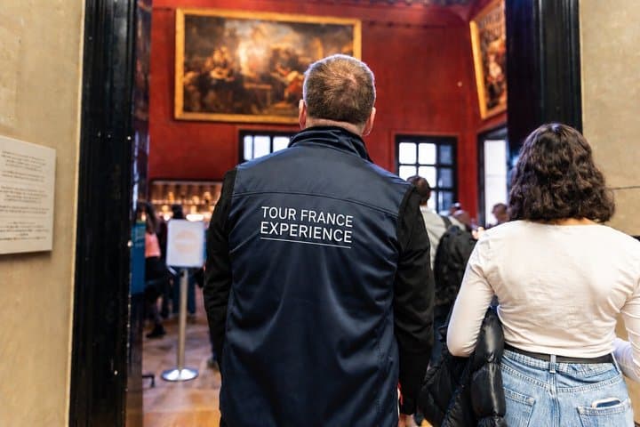 Louvre Museum Masterpieces : Private Guided Tour + Entry Included