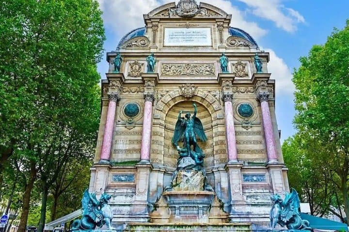 Paris Guided Tour with 15 Attractions